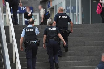 Beim Rauchen erwischt: Polizisten stellen 16-jährigen Ladendieb am Chemnitzer Hauptbahnhof - Aufgrund von Diebstahl fahndete die Staatsanwaltschaft Leipzig nach dem Algerier.