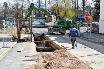 Beim Straßenbau geben Orte wie Freiberg jetzt Gas - Bis September wird in Freiberg an der Heinrich-Heine-Straße zwischen Beethovenstraße bis Gellertstraße gebaut. Die Gesamtkosten im ersten Bauabschnitt gibt die Stadt mit 800.000 Euro an. 