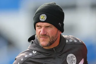 Beim VFC Plauen mussten die Spieler vor der Winterpause auf die Waage - Trainer Karsten Oswald hat beim VFC Plauen den Trainingsauftakt nach der Winterpause für den 4. Januar 2025 angesetzt. Vorher steht für die Mannschaft bereits individuelles Lauftraining auf dem Programm.