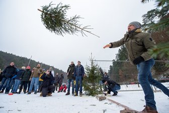 Beim Weihnachtsbaumwerfen ist Doping erlaubt -