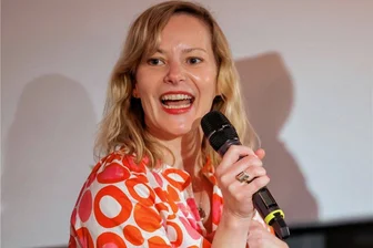 Beim Wirtschaftsbrunch in Zwickau: Schauspielerin Teresa Weißbach lüftet kleines Geheimnis - Teresa Weißbach berichtete, dass sie aufgrund ihrer Schwangerschaft eine Rolle verlor. 