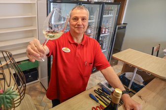 Bekannt als Günther-Jauch-Kritiker: Apotheker Jürgen Hoffmann eröffnet Weinbar in Burgstädt - Am 11. April eröffnet Apotheker Jürgen Hoffmann eine Weinbar in der Herrenstraße 21 in Burgstädt.