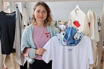 Bekannt aus der "Vogue": Zwickauer Modelabel "Lotta und Pepe" will neue Kollektion vorstellen - Janett Fischer bereitet ihre neue Kollektion schon für Hamburg vor.