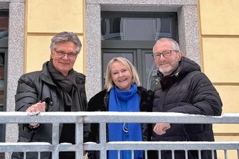 Bekannt aus „Ein Fall für Escher“: MDR-Moderator im Mai zu Ratgeber-Auftritt in Auerbach - Peter Escher (l.) war im Januar zu Besuch in Auerbach. Hier mit Heike Teubner und Oberbürgermeister Jens Scharff.
