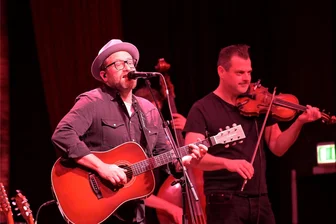 Bekannt aus Vox-Tauschkonzert: Gregor Meyle tritt im Erzgebirge auf - Gregor Meyle ist mit seiner Band in Schneeberg aufgetreten.