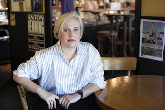 Bekannte Drehbuchautorin Anne Rabe besucht Chemnitz - Dramatikerin und Drehbuchautorin Anne Rabe stellt ihr Buch „Die Möglichkeit von Glück“ vor.