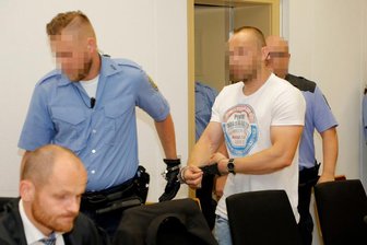 Bekannten mit Auto überfahren - Zehn Jahre Haft für 33-Jährigen -