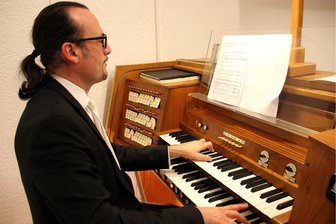 Bekannter Musiker nimmt Zuhörer am Neujahrstag mit auf Tour durch das Erzgebirge - Matthias Grünert begibt sich 2026 wieder auf Orgelfahrt durchs Erzgebirge.