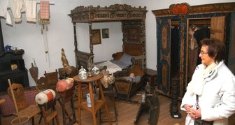 Bekanntes Duo zieht 67.000 Gäste an - 
              <p class="artikelinhalt">Mit Hilfe dieser Nachbildung sollen sich Gäste des Erzgebirgsmuseums wie Maria Weigand vorstellen können, wie es um 1900 in einer Bauernstube der Region aussah.</p>
            
