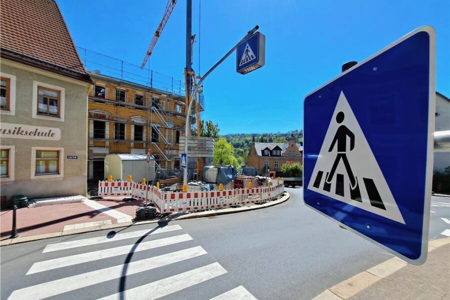 Beleuchtete Zebrastreifen in Zschopau - In der Innenstadt können seit dieser Woche die Zebrastreifen am Stadtcafé offiziell genutzt werden. 