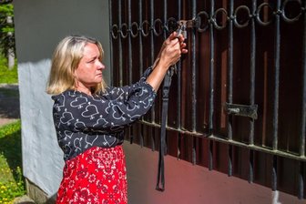 Beliebter Imbiss an Stausee bei Carolagrün vorerst geschlossen - Isabelle Ernst schließt vorerst den Imbiss am Stausee Schönheide zu. Damit folgt sie einer Anordnung des Lebensmittelüberwachungs- und Veterinäramtes des Erzgebirgskreises. Dieses kritisiert die fehlende Versorgung mit fließendem Trinkwasser. Ob der Imbiss in diesem Sommer noch einmal öffnen kann, ist ungewiss. 