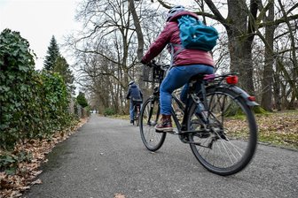 Beliebter Radweg in Chemnitz: Kommt der mehrspurige Ausbau – oder nicht? - Auf dem beliebten Kappelbachradweg im Chemnitzer Westen geht es mitunter recht eng zu.
