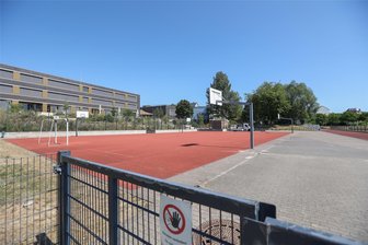 Beliebter Sportplatz in Chemnitz wird gesperrt - Der Sportplatz „Bunte Gärten" bleibt voraussichtlich bis 31. August gesperrt. Das Ballfangnetz wird erneuert.