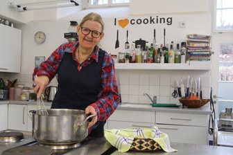 Beliebtes Ausflugsziel Empanada-Kaffee-Häuschen: Hennersdorferin kämpft sich nach schwerer Verletzung zurück - Darauf freut sich die bekannte Hennersdorferin Susie Benz: Endlich wieder den Kochlöffel schwingen zu dürfen.