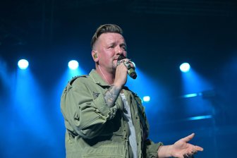 Ben Zucker erobert die Herzen der Fans in Zwickau: „Er hat eine geniale Stimme“ - Ben Zucker hat seine Fans in Zwickau begeistert.