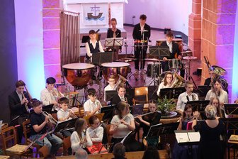 Benefizkonzert des Blasmusikvereins Meerane lockt rund 300 Besucher an: Wenn in der Kirche auch Geld für die „Schlechte Gesellschaft“ gesammelt wird - 