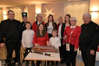 Benefizkonzert erklingt am Samstag in der Allerheiligenkirche Raschau - De Original Rascher vom Knochen beim ihrem Auftritt 2023 im Kulturzentrum „Goldne Sonne“ in Schneeberg.
