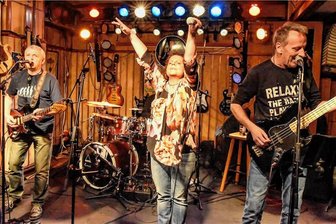 Benefizkonzert in Reichenbach erbringt 500 Euro Spende für Erdbeben-Opfer - Die Logo-Rockband aus Oelsnitz/Vogtland