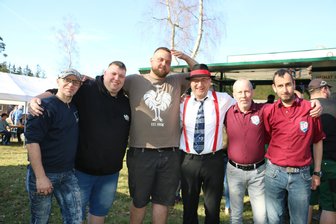 Benefizveranstaltung für von Großbrand betroffenen Landwirt im Vogtland: Diese Summe kam zusammen - Stefan Zaumsegel, Tommy Gottschalk, Sandro Ehrhardt, Uwe Schamberg sowie Ronald Kunstmann und Marcel Schneider vom SCC (von links).