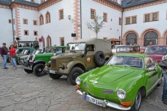 Benzinkutschen erobern zum Oldtimertreffen die Augustusburg - 32. Auflage des Oldtimertreffens auf Augustusburg: ein Stell-Dich-Ein von Fahrzeuglenkern und Sammeln von Mobilen, die vor 1970 gebaut sein mussten.