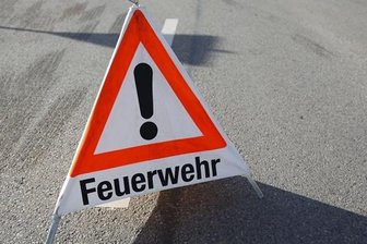 Berbisbach in Einsiedel mit Heizöl verunreinigt -