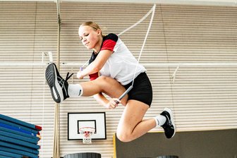 Bereit für große Sprünge: Seilspringerin aus Brand-Erbisdorf fliegt mit ihrer Mama zur Weltmeisterschaft nach Japan - Unter der Woche konnte Romy Müller vormittags noch in der Sporthalle des Brander Cottagymnasiums trainieren. An diesem Samstag geht der Flug nach Tokio.