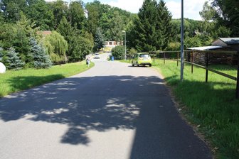Bergallee und Am Schloss: Gemeinde Neukirchen startet in Kürze Straßensanierung - Die Straße Am Schloss im Neukirchener Ortsteil Lauterbach wird in Kürze erneuert.
