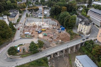 Bergbau-Hohlraum im Erzgebirge wird gesichert: Innenstadtring länger gesperrt - Die Wilischstraße (links) in Annaberg bleibt weiter gesperrt.