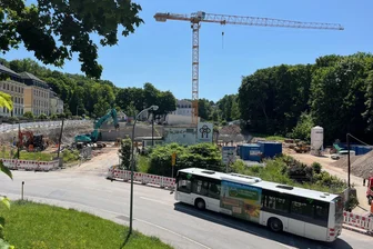 Bergbau: Unbekannter Stollen bei Supermarkt-Bau auf altem OPEW-Gelände im Erzgebirge entdeckt - Der neue Supermarkt soll auf dem Gelände des einstigen OPEW-Hauptwerks entstehen.