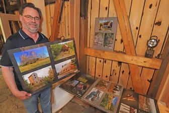 Bergbau und Hüttenwesen präsentieren sich - Udo Seltmann von den Freiberger Fotofreunden bringt die Fotos für die Ausstellung ins Schachthaus des VII. Lichtlochs in Halsbrücke. 