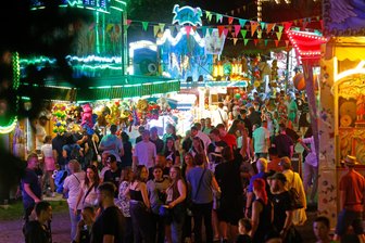 Bergfest in Hohenstein-Ernstthal: Viel Trubel dank des tollen Wetters, aber Sorgen gibt es trotzdem - Am Samstagabend gab es viel Trubel beim Hohenstein-Ernstthaler Bergfest.