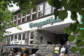 Berggasthaus auf Pfaffenberg in Hohenstein-Ernstthal: Da werden Erinnerungen wach - Etliche Besucher zog es am gestrigen Sonntag auf den Pfaffenberg in Hohenstein-Ernstthal zum sonst geschlossenen Berggasthaus.