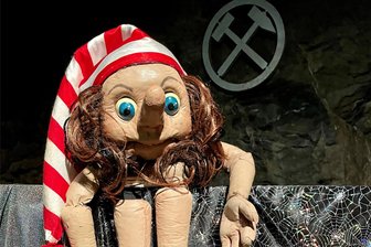 Berggeist Knuffel lädt Ferienkinder ins Besucherbergwerk Pöhla ein - Berggeist Knuffel wartet am Samstag im Besucherbergwerk Pöhla auf seine Freunde.