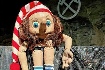 Berggeist Knuffel ruft seine kleinen Freunde ins Besucherbergwerk - Berggeist Knuffel kann es kaum erwarten, dass er seine kleinen Freunde in seiner Höhle begrüßen kann.