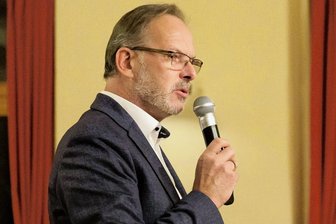 Berggeschrey: Erzgebirger rufen zu Protest gegen Waffenlieferungen auf - Die Initiatoren um Busunternehmer Udo Burkert führen das Berggeschrey am Mittwochabend mit einem stillen Protest weiter. 