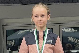Berglandlauf: Sportler trotzen dem Regen - Luise Götzel (VSC Klingenthal) gewann über 1,6 Kilometer in der AK U 12.