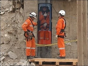Bergleute in Chile bitten um Ruhe nach ihrer Rettung - Die seit mehr als zwei Monaten unter Tage eingeschlossenen Bergleute in Chile haben die Öffentlichkeit aufgerufen, ihnen nach ihrer bevorstehenden Rettung ein paar Tage Ruhe zu gönnen. Die Rettung der 33 Kumpel durch einen engen Schacht soll in der Nacht zu Mittwoch beginnen.
