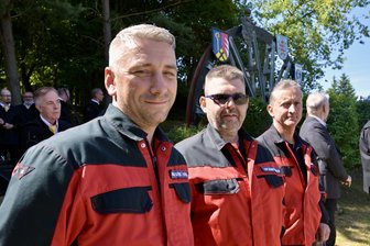 Bergmannstag im Erzgebirge: Grubenwehr im Fokus – Ehrung für verdiente Einsatzkräfte - Rene Theumer, Mario Päßler, Jens Weißbach (v. l.) erhielten die Silberne Grubenwehrnadel.