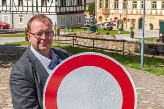 Bergmannstag: Ortsdurchfahrt nur an einem Tag dicht - Udo Brückner, Regiebetriebsleiter Kultur und Tourismus, zeigt es an: Ganz ohne Sperrungen geht es zum Bergmannstag nicht ab. 
