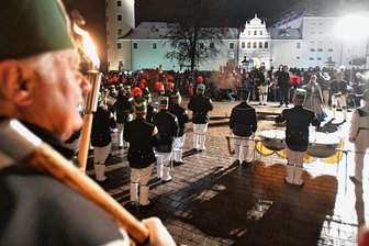 Den Auftakt der Bergparade zur Mettenschicht in Freiberg bildete die Bergmännische Aufwartung auf dem Schlossplatz.
