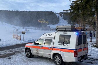 Bergretter am Fichtelberg warnen vor vereisten Winterwanderwegen - Hinter den ehrenamtlichen Helfern, organisiert beim Annaberger DRK-Kreisverband, liegt ein arbeitsreiches Januar-Wochenende mit 13 Einsätzen.