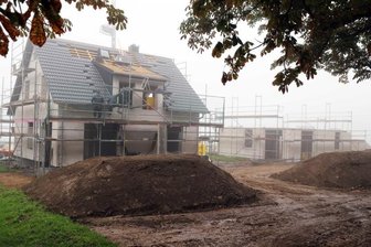Bergstadt erhält zwei neue Märkte - An der Kastanienallee im Brand-Erbisdorfer Stadtteil Langenau entstehen derzeit neue Eigenheime. 