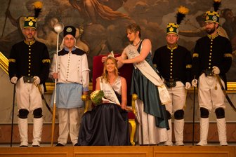 Bergstadtfest für heute beendet - Königin wird trotzdem gekrönt - Oberbürgermeister Sven Krüger verkündete, dass Susann Leu für ein Jahr die Stadt repräsentieren wird.