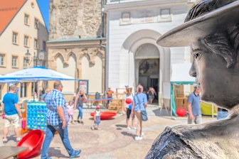 Bergstadtfest in Freiberg: Die schönsten Familienangebote abseits des Trubels - Auf dem Buttermarkt vor der Nikolaikirche gibt es für junge Besucher viel zu erleben.