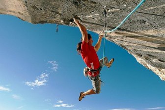 Bergsteiger Alexander Huber: "Das Gefühl, über den Dingen zu stehen" - Alexander Huber kämpft sich durch die Route "Sansara" am Grübhörndl auf der Loferer Alm im Salzburger Land.