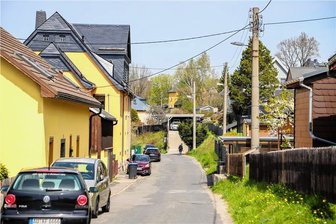 Bergstraße in Zschorlau bis November gesperrt - Auf einem 250 Meter langen Teilstück vom Abzweig Rudolf-Breitscheid-Straße wird die Bergstraße erneuert. 