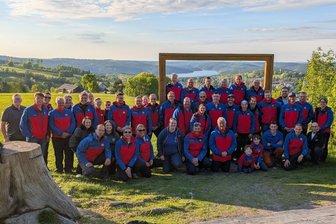 Bergwacht-Gipfeltreffen im Erzgebirge - An der Talsperre Eibenstock wurde ein Erinnerungsfoto ans Westerzgebirge geschossen.