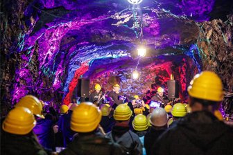 Bergwerk im Erzgebirge neu entdecken: Wenn im Schacht wieder das Licht angeht - Das Besucherbergwerk Zinngrube in Ehrenfriedersdorf als ungewöhnliche Kulisse für Konzerte: Was „Engel in Zivil“ im vorigen Jahr zum ersten Mal erfolgreich ausprobiert haben, findet nun seine Fortsetzung.