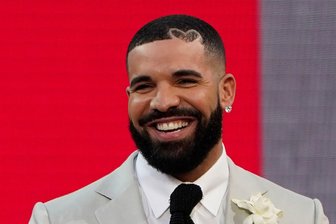 Bericht: Drake hat mehr Nummer-1-Hits als Michael Jackson - Drake überraschte seine Fans diesen Monat mit gleich drei neuen Alben. (Archivbild)