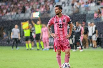 Berichte: Keine schwere Verletzung bei Messi vor Fußball-WM - Lionel Messi ging angeschlagen vom Platz.